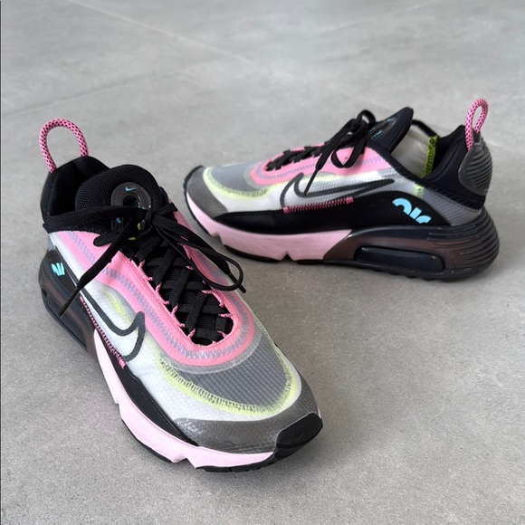 NIKE Air Max 2090 Lotus Pink sneakers